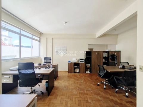Oportunidade de Investimento: Andar Comercial de 212m² no Coração de Florianópolis
