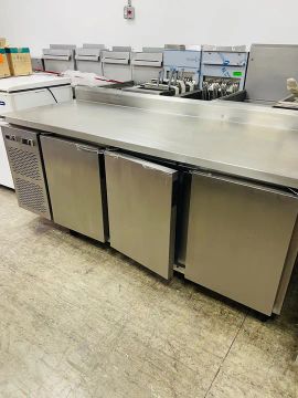 BALCÃO REFRIGERADO MACOM 03 PORTAS 