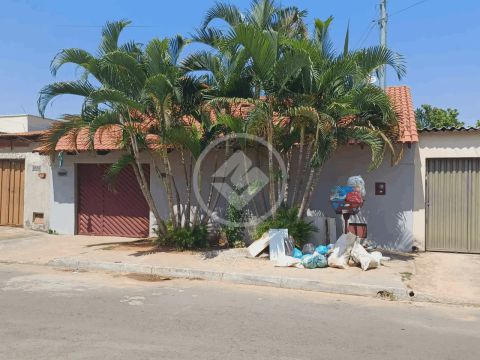 REF: OFFICE2197 Casa no Jardim Itaipu, sendo 3 quartos e 1 suíte, com 252m², Goiânia-GO co