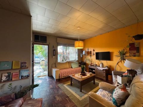 Casa com 4 dormitórios no Bairro Universitário! Pertinho da UNISC!