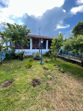 Casa em terreno de 600 m² próximo do shopping Holiday no Centro de Rio das Ostras -RJ