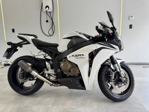 Moto CBR 1000RR Fireblade branca ACEITO TROCA