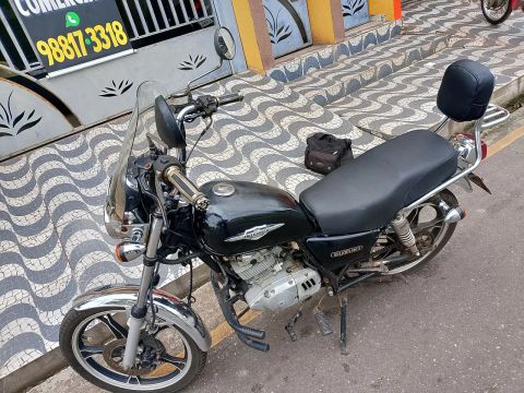Moto Suzuki intruder 2016 por 8 mil v/t