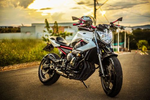 Yamaha XJ-6 Branco Pérola. Novíssima 22k rodados. 