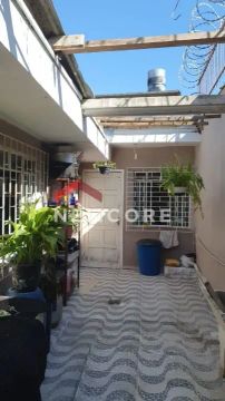 Casa em Rua Rockefeller - Rebouças - Curitiba/PR
