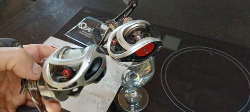 Duas Carretilhas de Pesca Quantum Exo pt 100 direita !