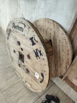 Vendo mesa de bobina ideal pra tereré 