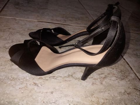 Sandália preta salto médio tamanho.37