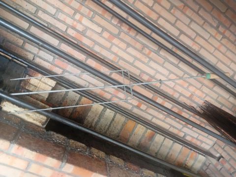Espeto tridente para frangos assados