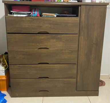 Armário com 4 gavetas e porta
