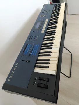 Teclado Kurzwail PC3Le7 muito conservado