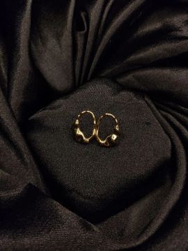 Brinco Ondulado Orgânico - Banhado a Ouro, Moderno e Sofisticado