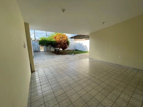 Alugo casa 100% nascente no Tabuleiro 