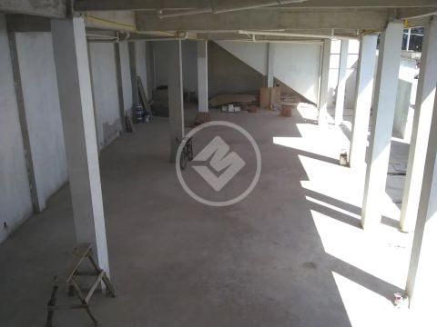 Galpão para aluguel anual, excelente para distribuidoras, depósitos, oficinas etc... codig