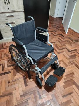 Vendo Cadeira de Rodas