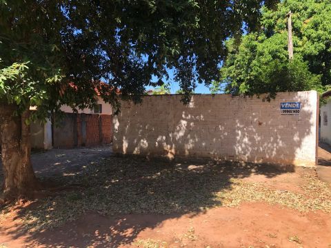 Terreno com casa próximo à Igreja Nossa Senhora Aparecida