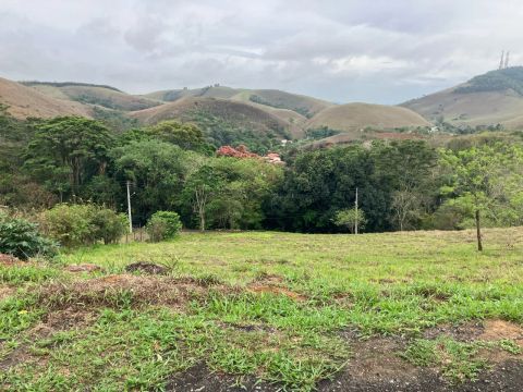 Terreno em Condomínio na Fazenda da Grama