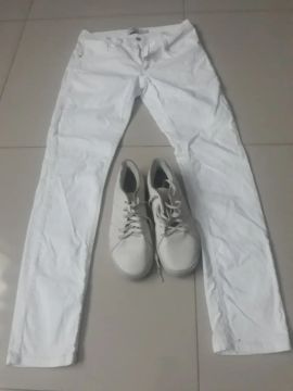Calça tamanho 42 e tênis tamanho 41