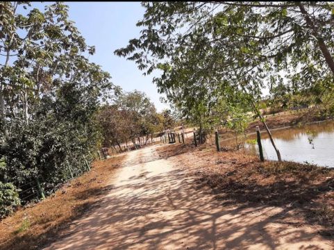 Terreno próximo do rio 