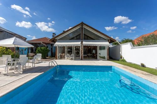 Venda de Casa em Condomínio em Porto Alegre-RS, bairro Terra Ville com 290m² Área Const.