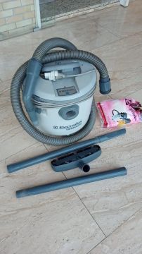 Aspirador de Pó Electrolux Tornado - 127 V