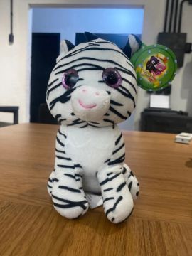 Pelúcia Zebra com Olhos Brilhantes