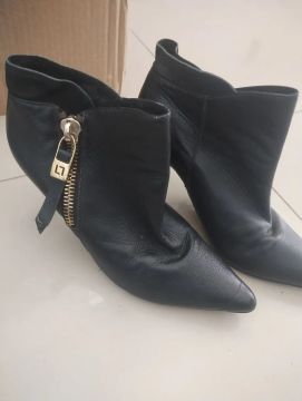 Botas femininas de couro pretas