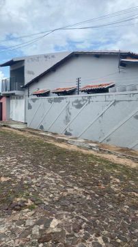 Casa (220m2) bairro rodoviária, 3 quartos, 2 garagens, 1 escritório e cozinha ampla