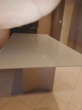 Mesa vende-se 