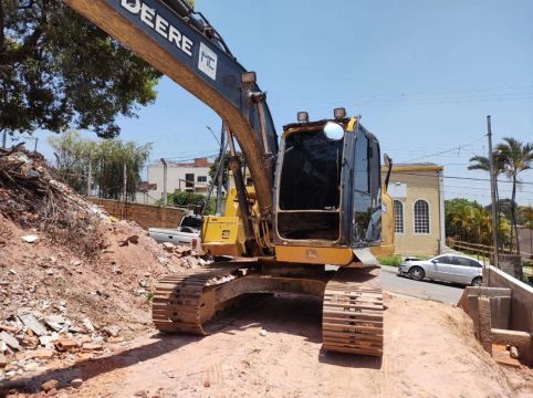 Escavadeira John deere 130g
