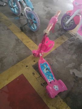 Patinete Elétrico Frozen musical com cesta- Meninas