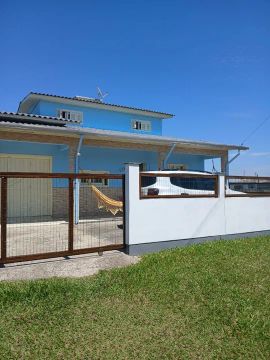 Vendo ou troco casa na praia.