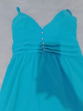 Vestido azul claro com botões