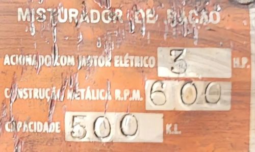  Misturador de ração vertical em aço com motor.