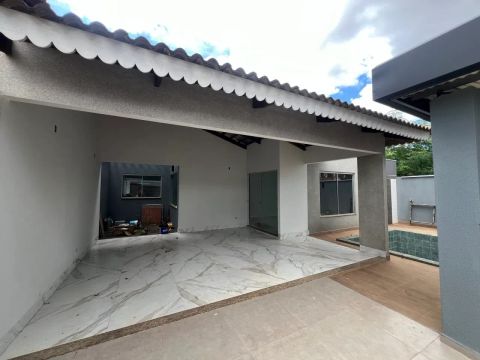 Vendo casa so no lote na quadra 1204 sul