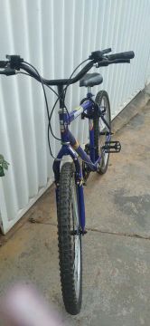 Vende-se uma bicicleta