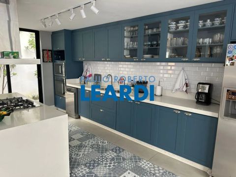 CASA ASSOBRADADA - MORUMBI - SP