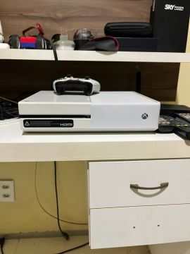 Vendo Xbox One com controle