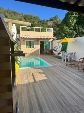 Casa com piscina a 5 minutos da praia de Jaua 
