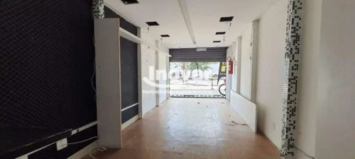 Loja de frente para a rua com aproximadamente 60 m², sendo aproximadamente 30 de loja e 30