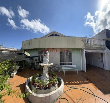 Vende-se Casa Térrea no Cajuru - Excelente Localização!