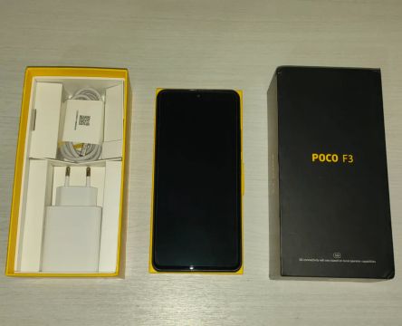 Poco F3 - Impecável - todos os acessórios...
