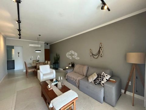 Apartamento com duas suítes no bairro Santo Inácio