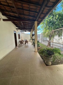 Casa confortável pra que deseja sossego e privacidade