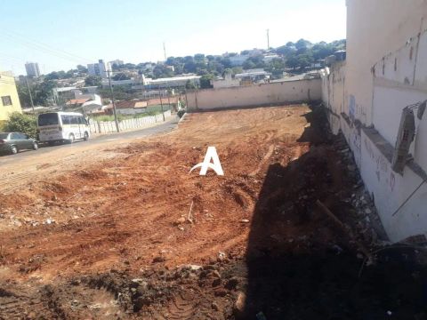 Terreno com 586m² à venda no Osvaldo Rezende