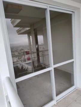 Diversas Portas Sacadas de Alumínio Completa 