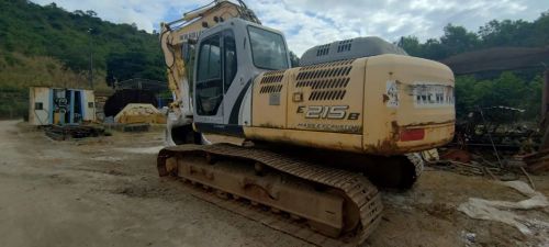Escavadeira New Holland 215B  2013