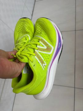  Tênis New Balance Fuelcell Rebel  V'3 Feminino ,Cor Verde