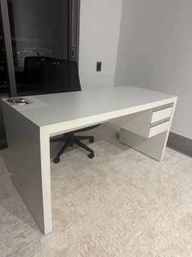 Mesa Branca 1.40 x 80 cm + 3 cadeiras 