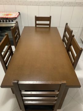 Mesa de Jantar de Madeira
